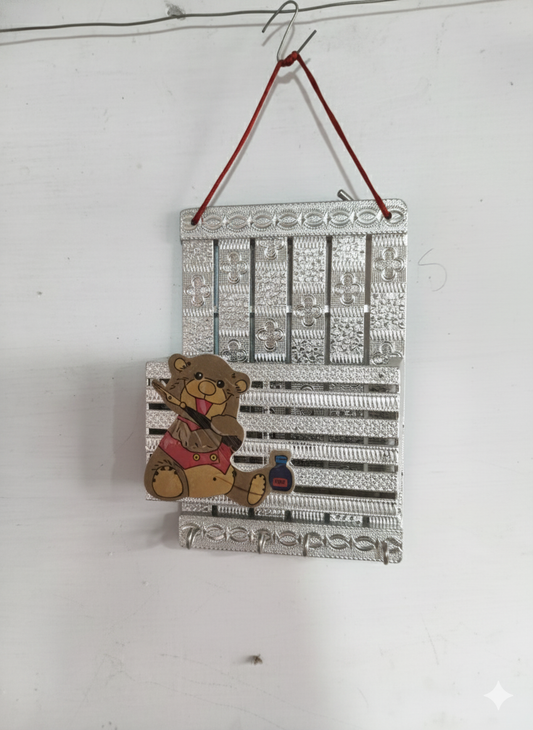 Decorative Teddy Bear Key Holder for Wall – 7 Hooks with Shelf, Stylish Metal Key Stand Organizer, Easy Wall Mount for Home Entryway & Living Room