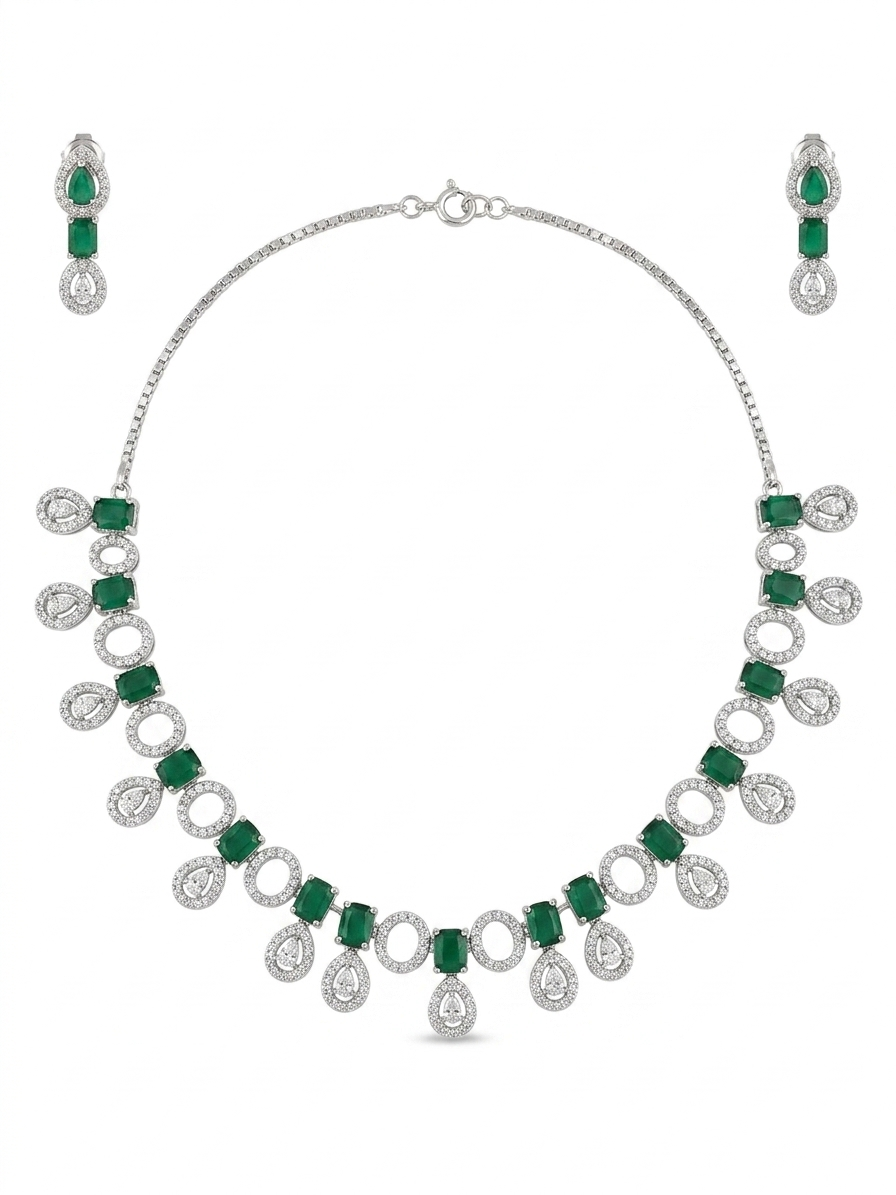 EXQUISITE DIAMOND & EMERALD COLLAR SET Premium Quality: High-grade Cubic Zirconia diamonds paired with genuine emeralds for a high-end finish.