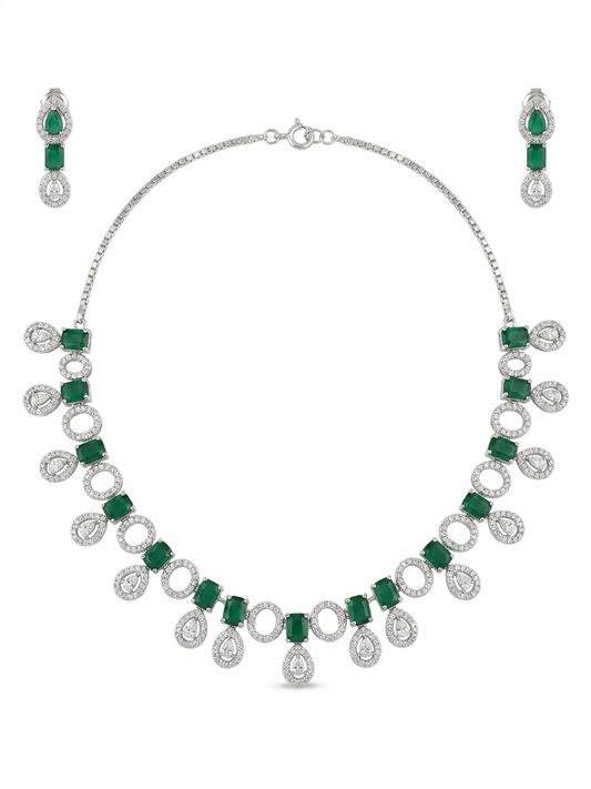 EXQUISITE DIAMOND & EMERALD COLLAR SET Premium Quality: High-grade Cubic Zirconia diamonds paired with genuine emeralds for a high-end finish.