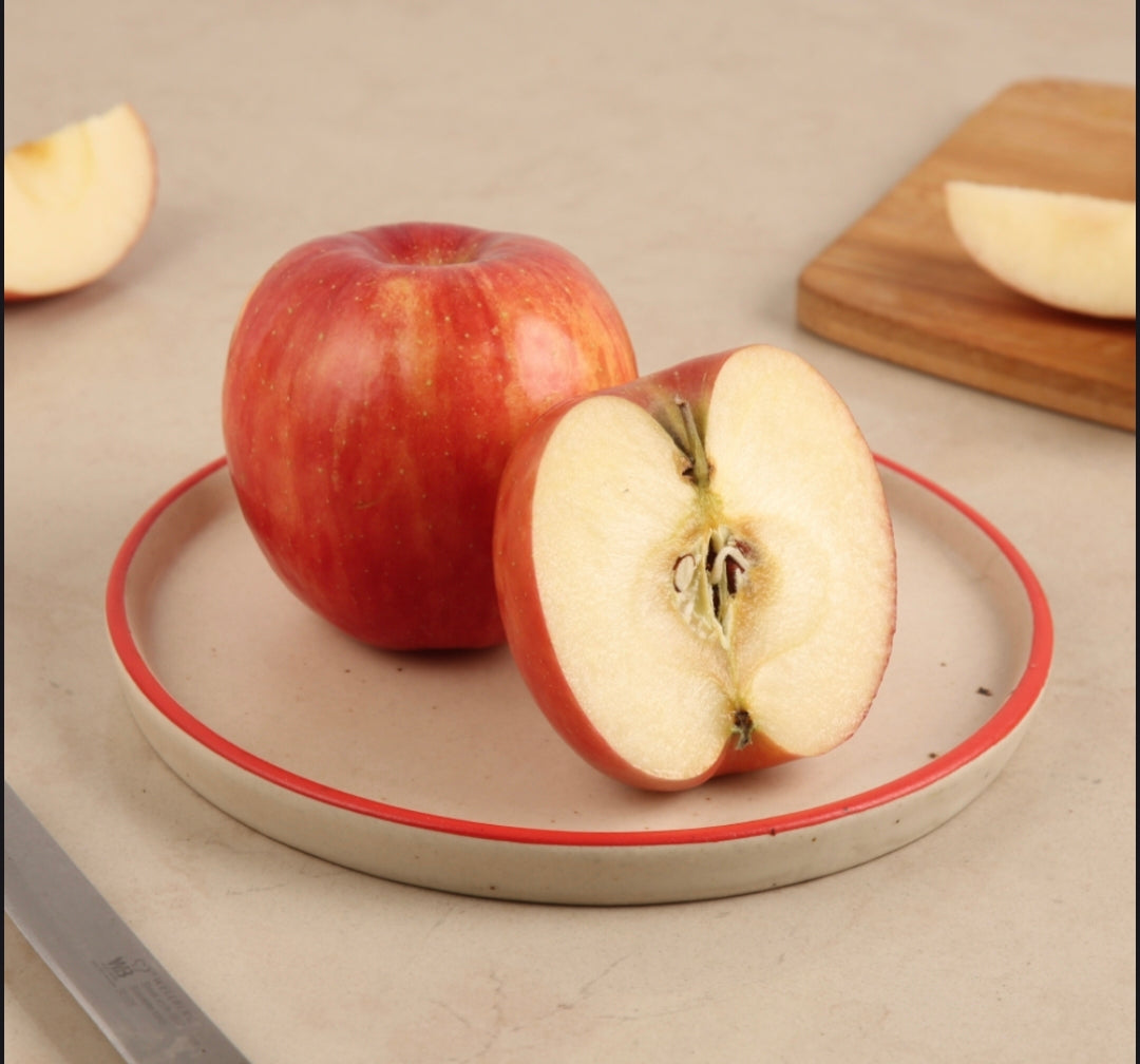 Fresh Premium Red Apples | Sweet Crispy Juicy Farm Fresh Fruit (250 grams )
