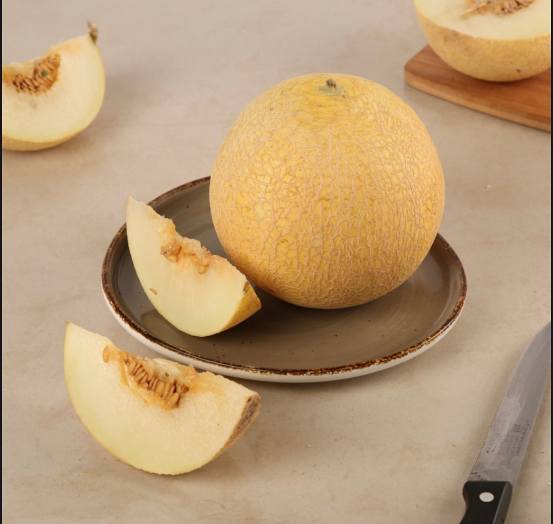 Fresh Muskmelon | Sweet Juicy Premium Farm Fresh Melon Fruit ( 500  grams )