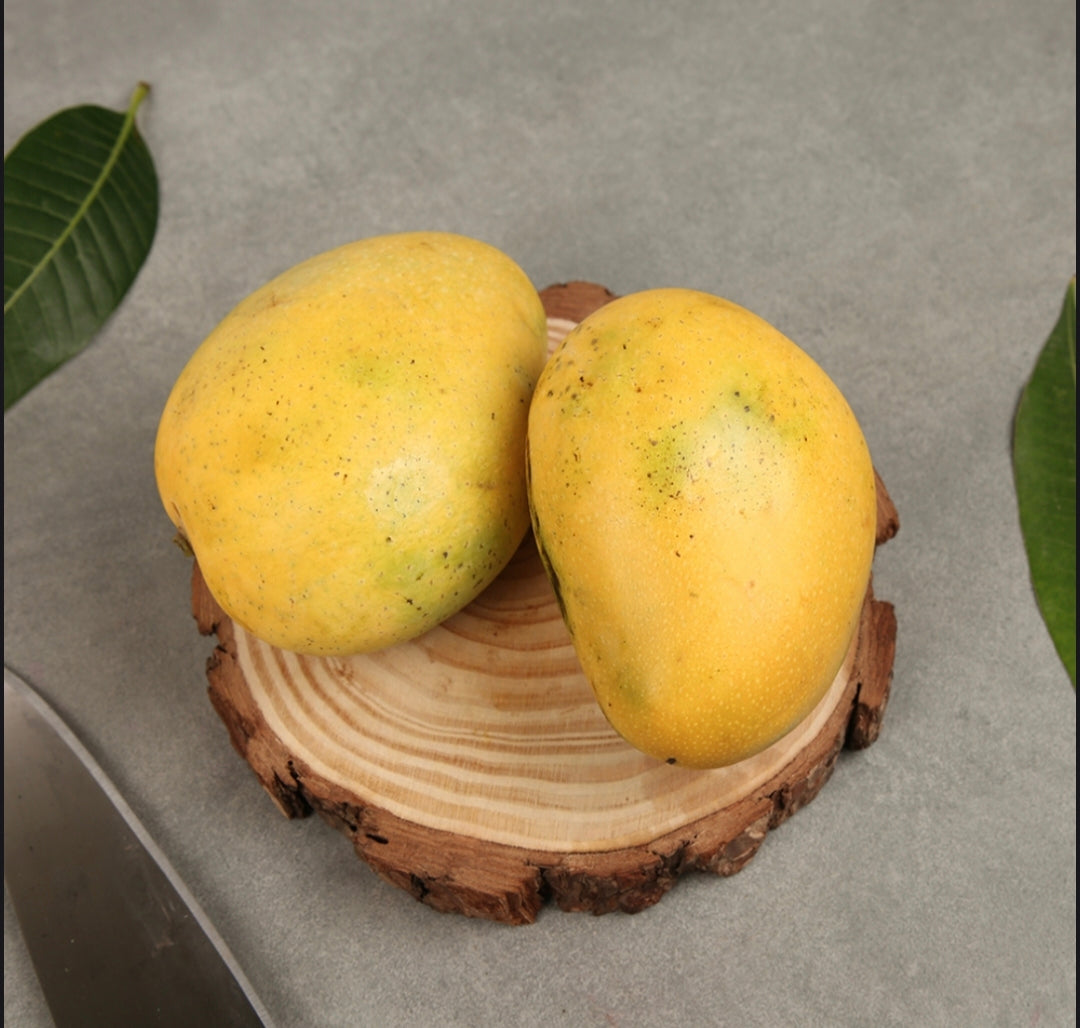 Fresh Mangoes | Premium Sweet Juicy Mango Fruit | Farm Fresh Aam ( 600 grams )