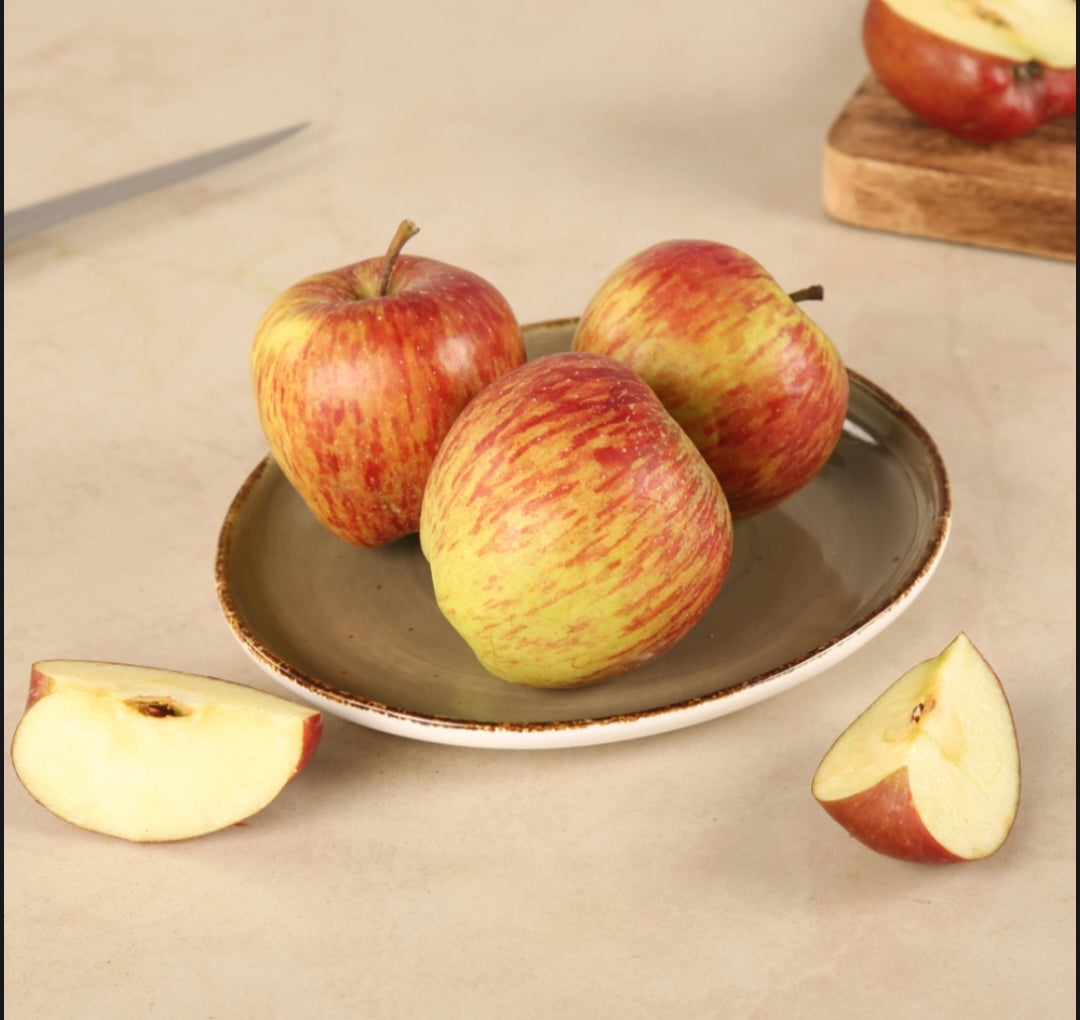 resh Royal Apples | Premium Sweet Crispy Juicy Apples | Farm Fresh Fruit ( 500 grams )