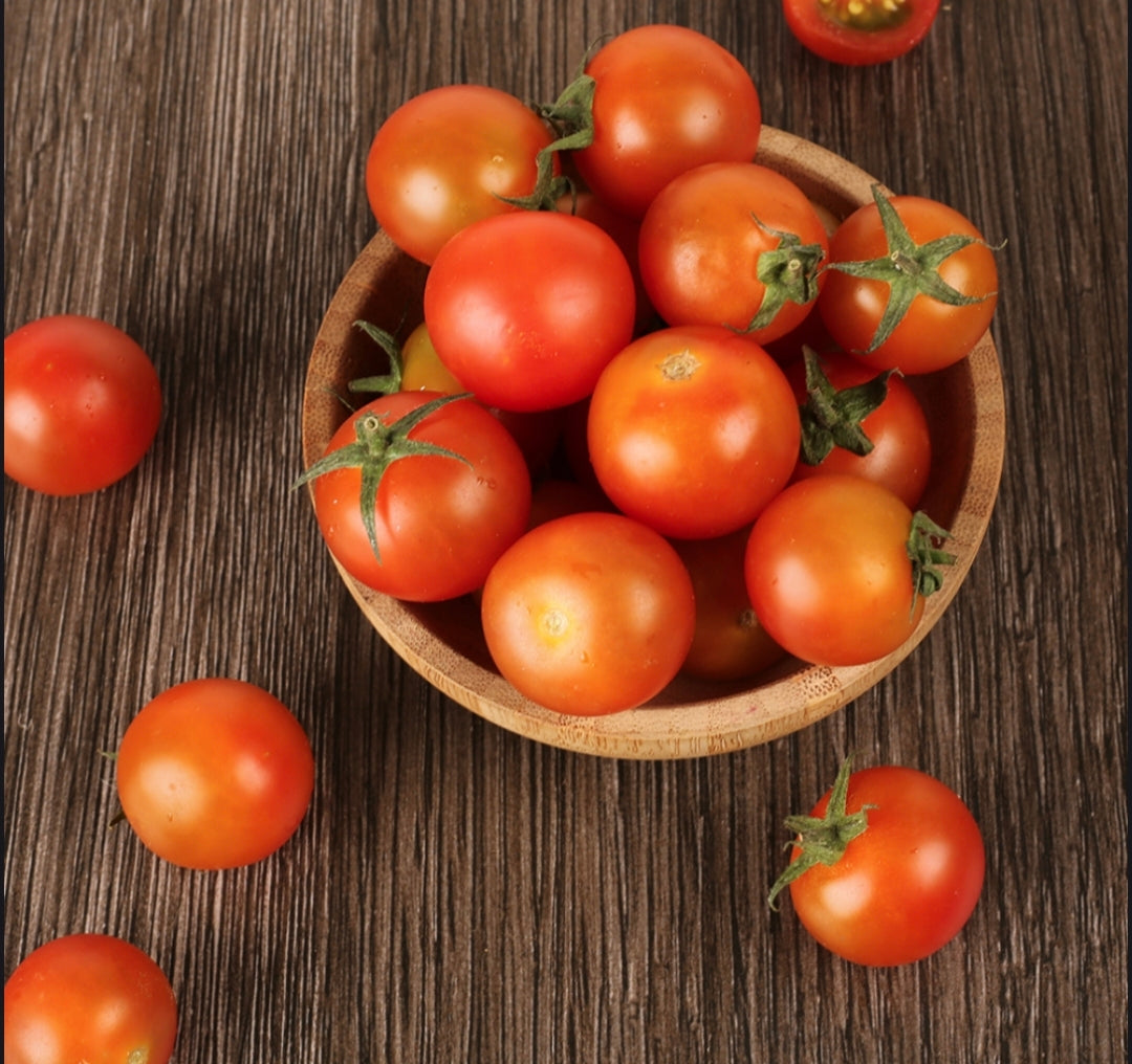 Fresh Cherry Tomato | Farm Fresh Juicy Cherry Tomatoes Premium Natural Tomatoes for Salads & Cooking ( 250 grams )