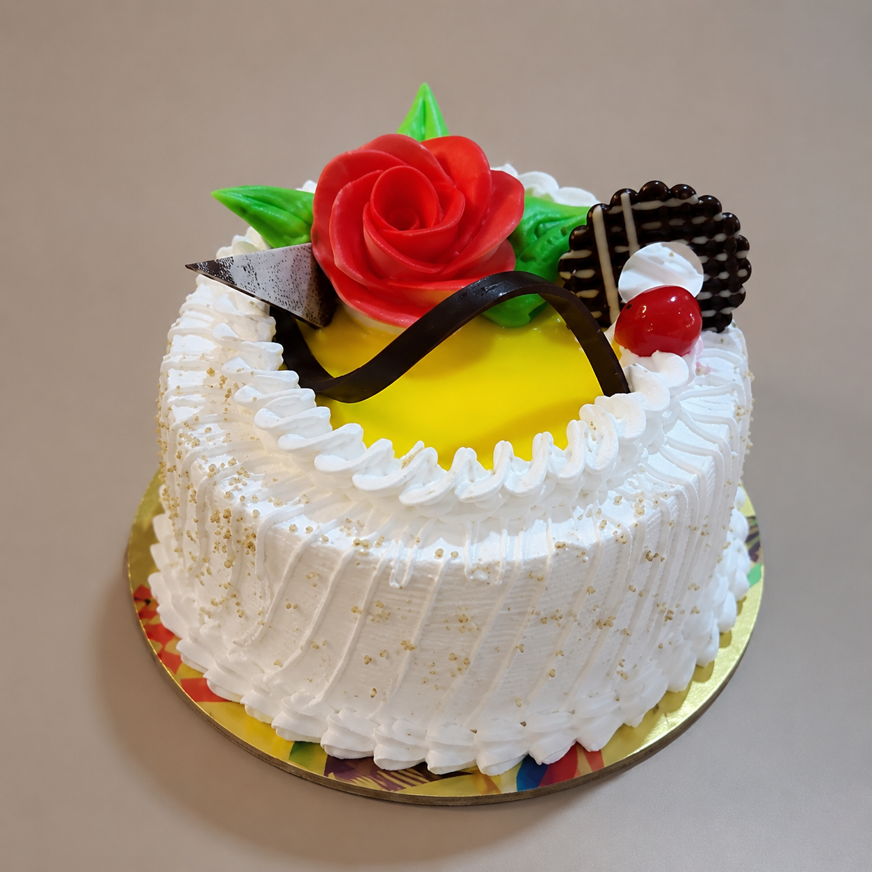 Premium Pineapple Fresh Cream Cake (500 grams) | Designer Pineapple Cake with Rose Decoration | Birthday Cake | Anniversary Cake | Celebration Cake | Eggless Cake Option